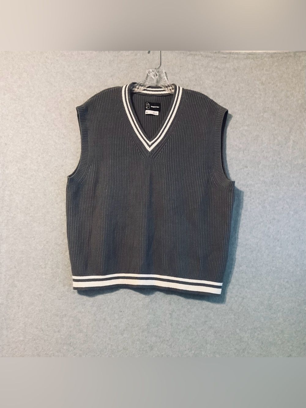 Original use Men's Dark Gray V-Neck Knit Sweater Vest with Cream Trim SZ XL